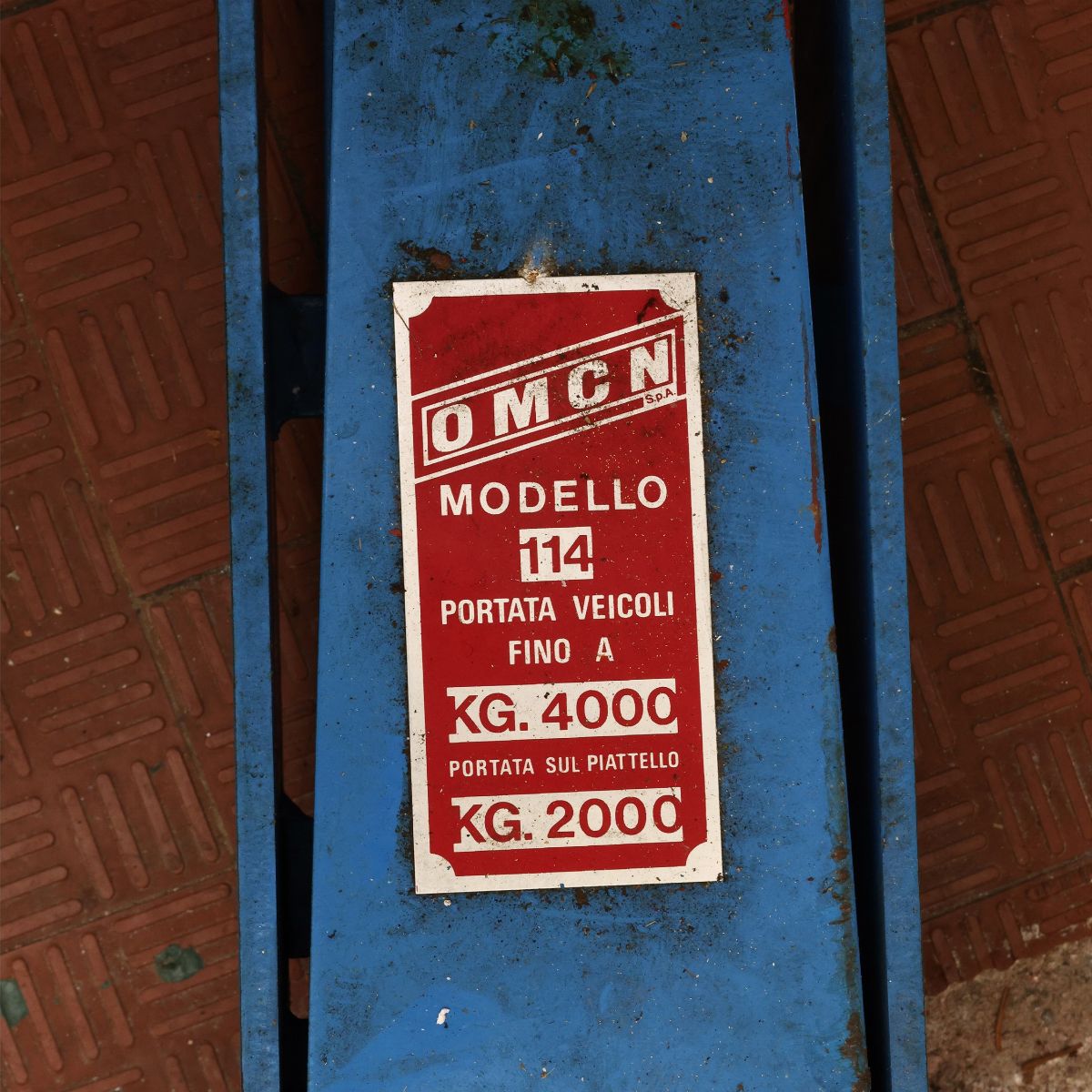 Sollevatore idraulico a carrello per veicoli, OMCN 114