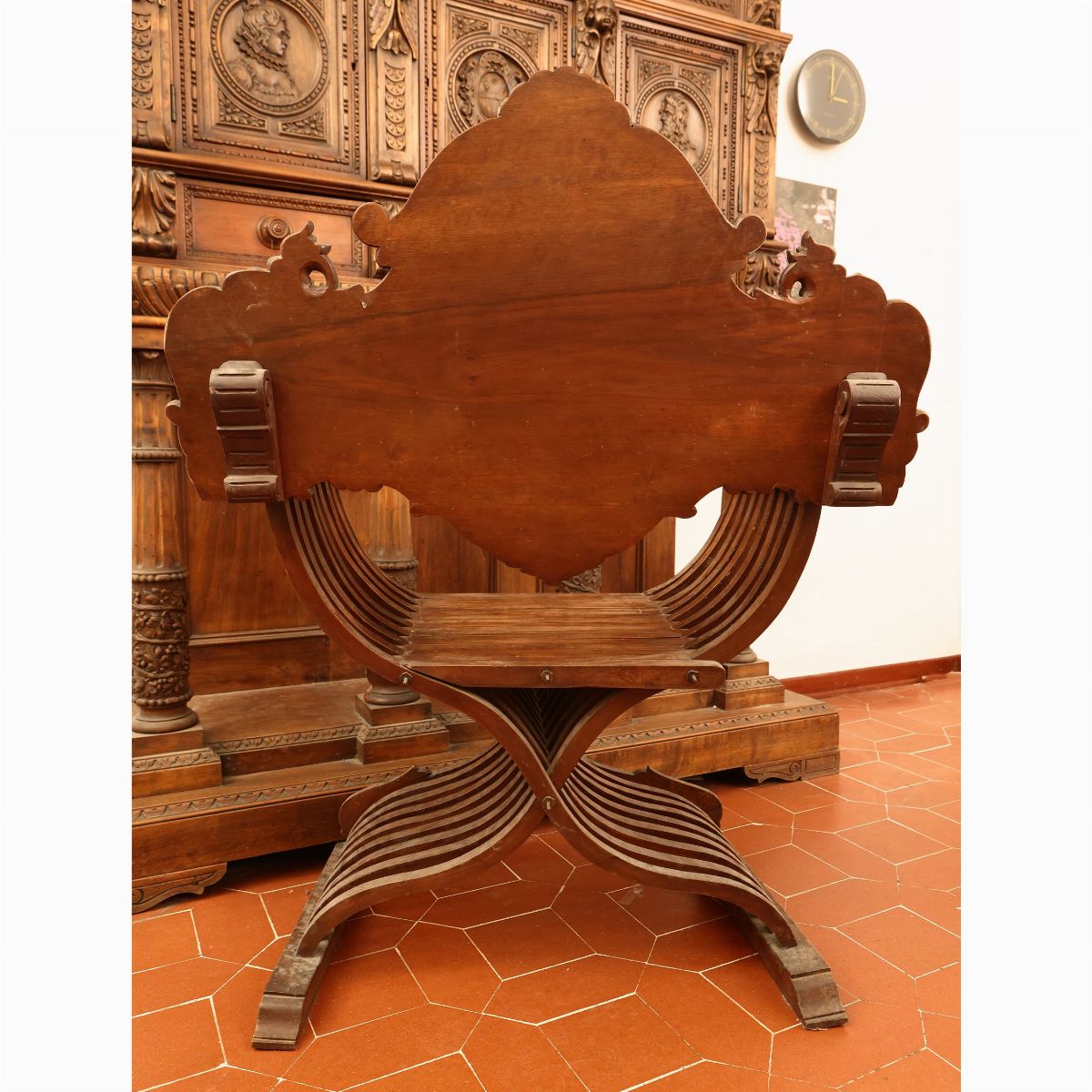 Poltrona Savonarola in Noce