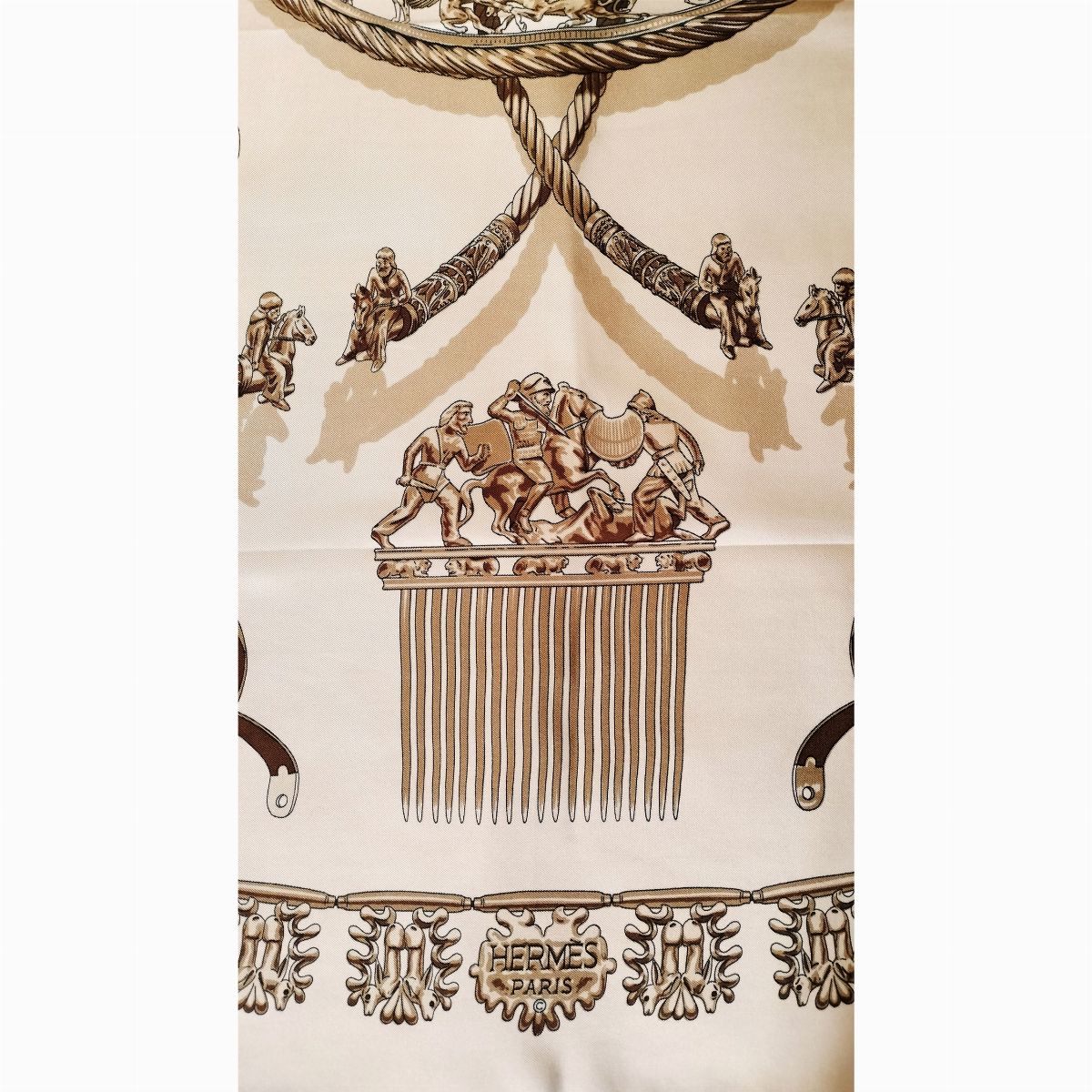 Hermès, 'Les cavaliers d'or', Foulard in seta, Vladimir Rybaltchenko