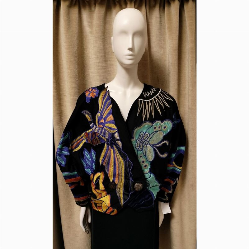 Korii Joko, Blouson da sera in tessuto nero con applicazioni e ricami