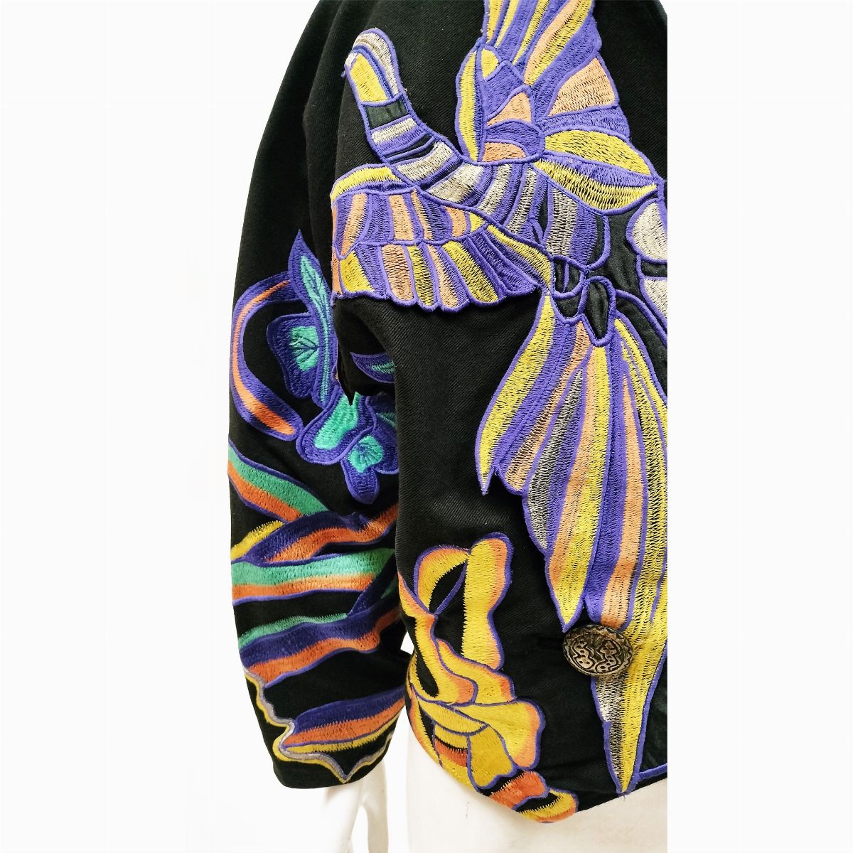 Korii Joko, Blouson da sera in tessuto nero con applicazioni e ricami