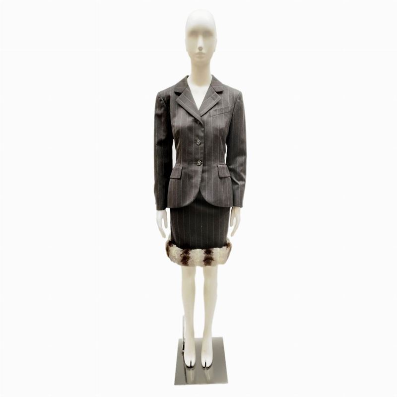 Christian Dior, Tailleur in tessuto di lana grigio gessato