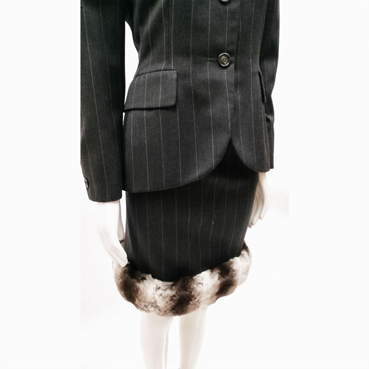 Christian Dior, Tailleur in tessuto di lana grigio gessato