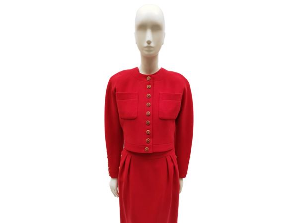 Chanel, Suit in red wool fabric