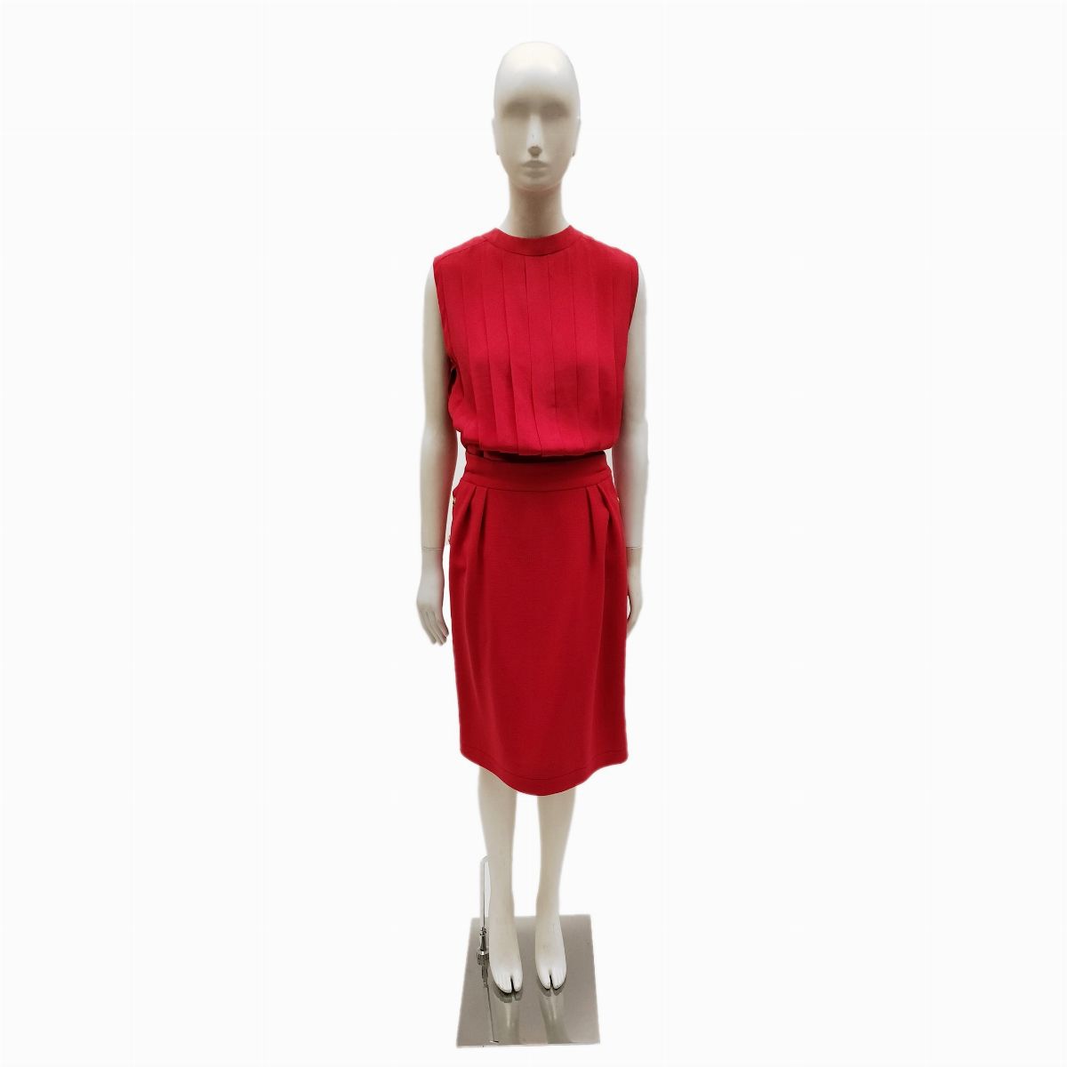 Chanel, Tailleur in tessuto di lana rosso