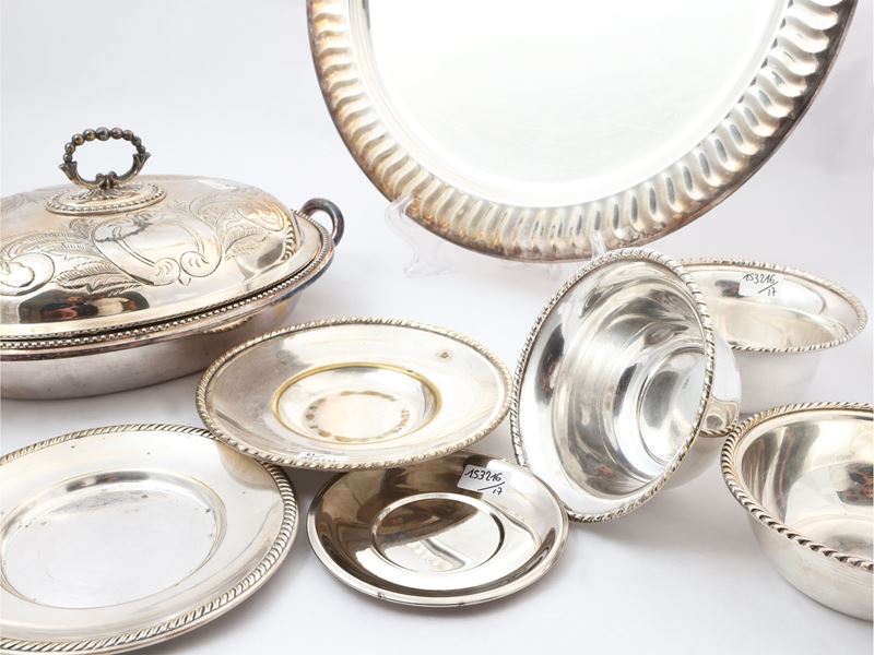 Lotto di accessori per la tavola in metallo argentato