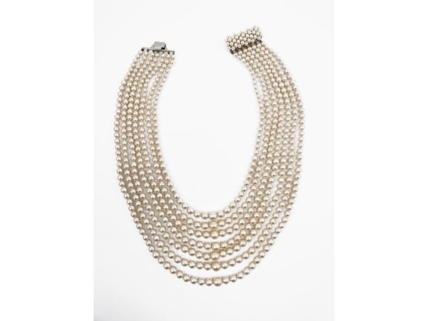 Seven-strand necklace in degradé simulated pearls
