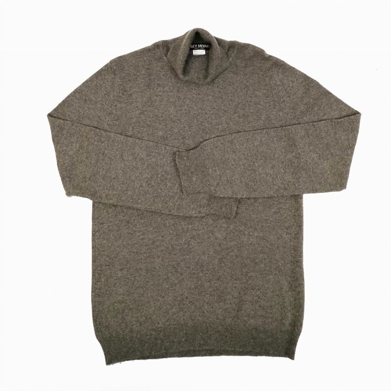 Issey Miyake, Dolcevita da Uomo in Cachemire Grigio