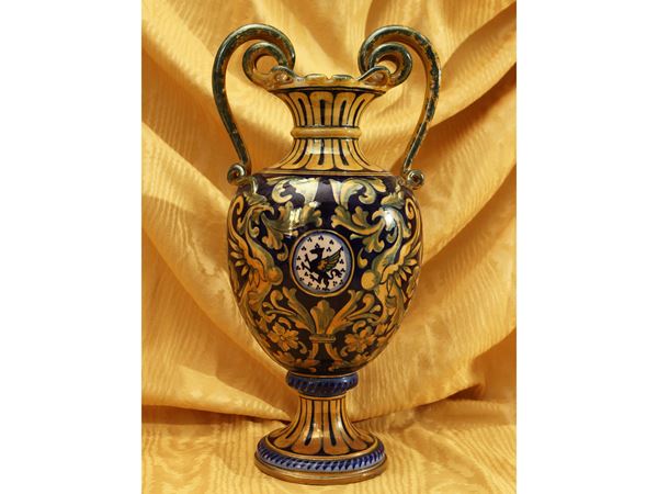 Amphora vase in luster-glazed terracotta, Gualdo Tadino