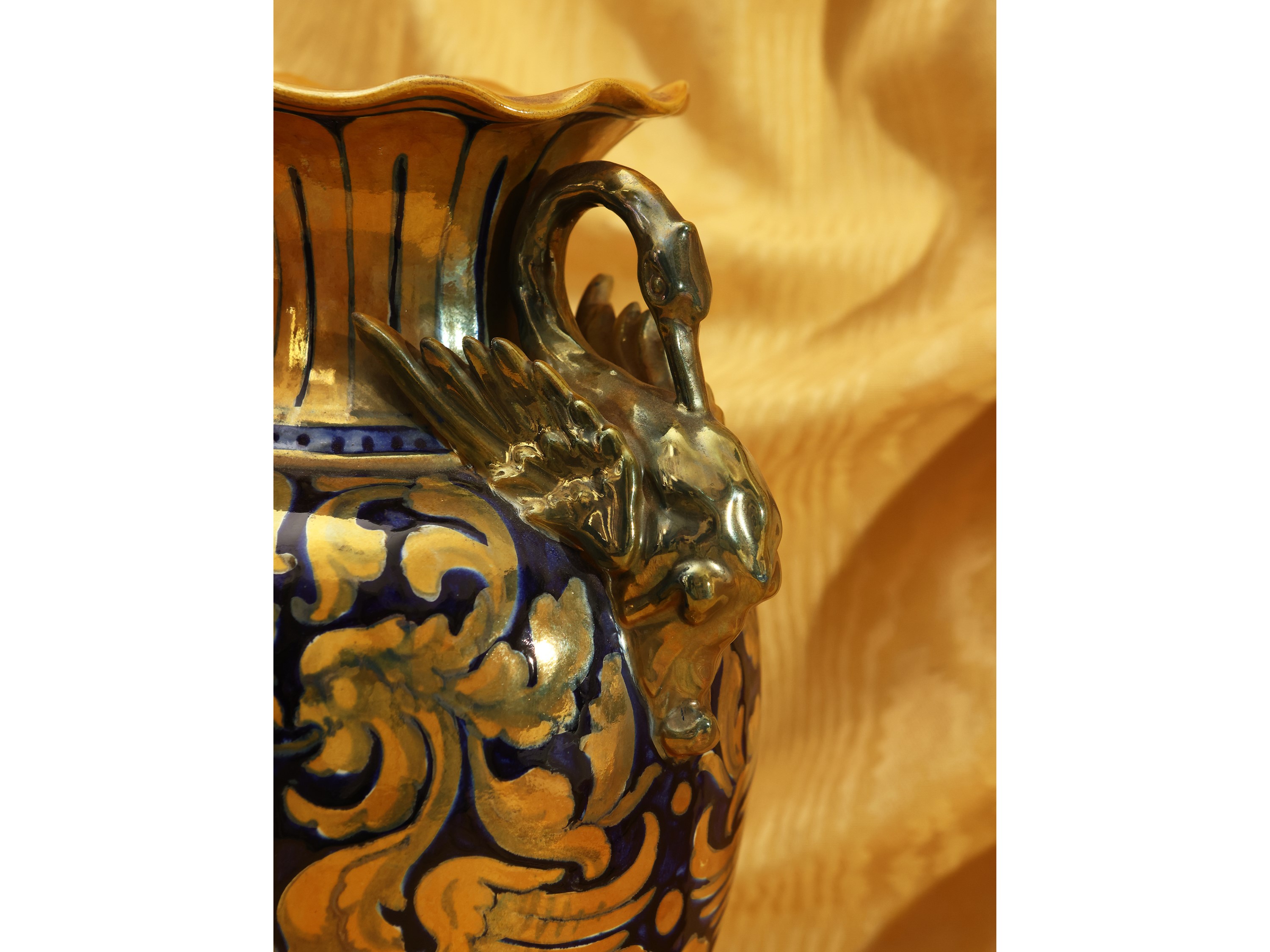 Vaso Ad Anfora in Terracotta Smaltata a Lustro, Gualdo Tadino