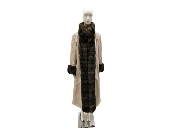 Christian Dior, Long coat in beige grosgrain