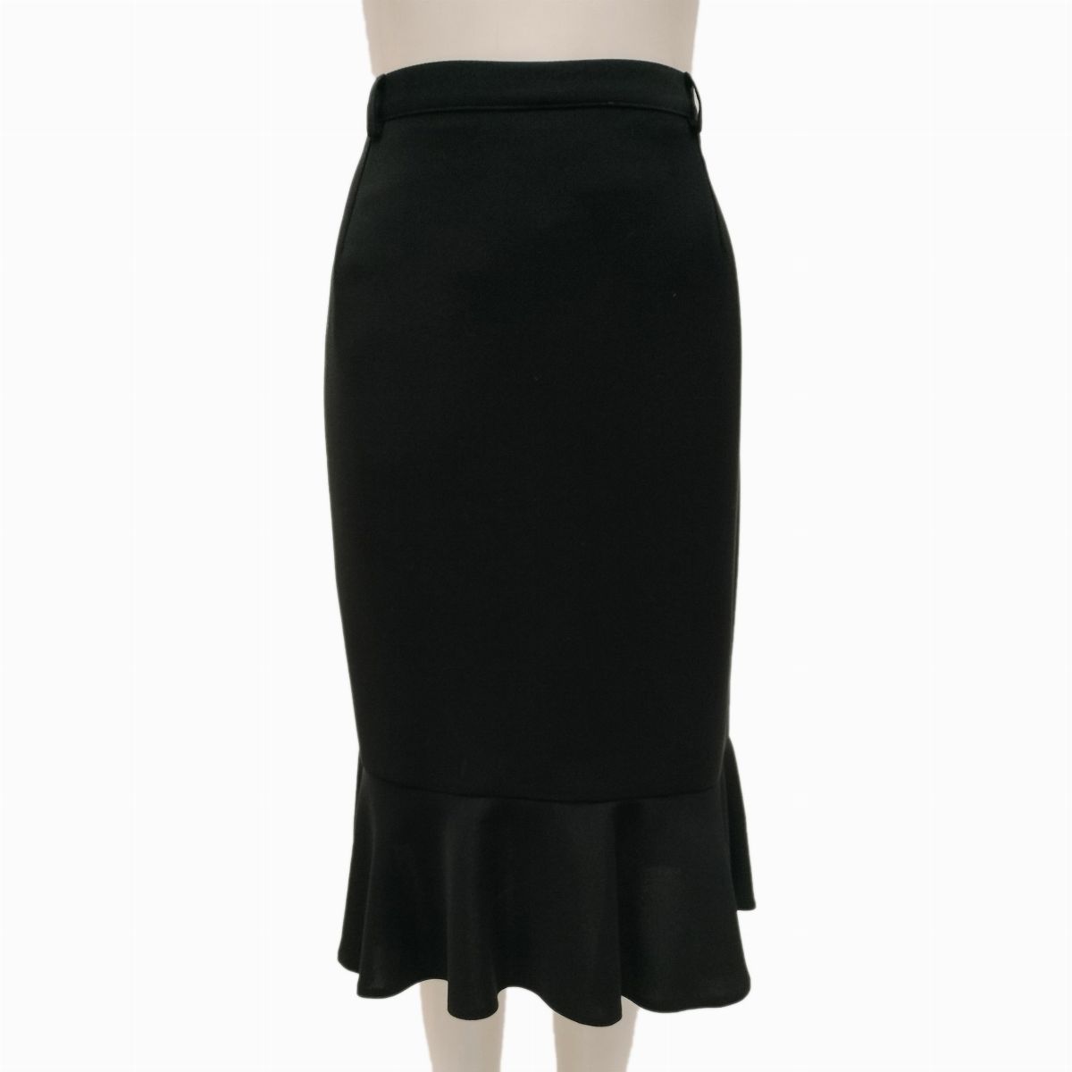 Quattro gonne tra cui Chanel e Valentino Boutique