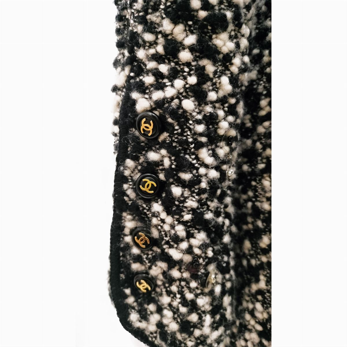 Chanel, Completo in maglia bouclè sale e pepe