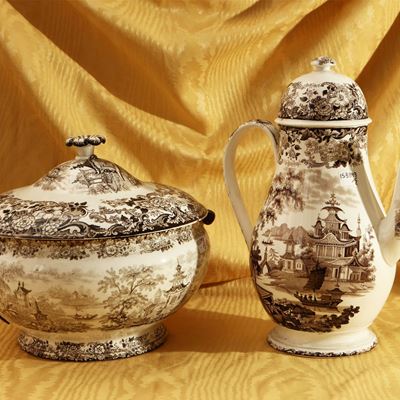 Due Accessori per la Tavola in Ceramica Inglese