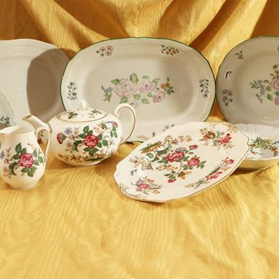 Assortimento di Accesori da Tavola in Porcellana