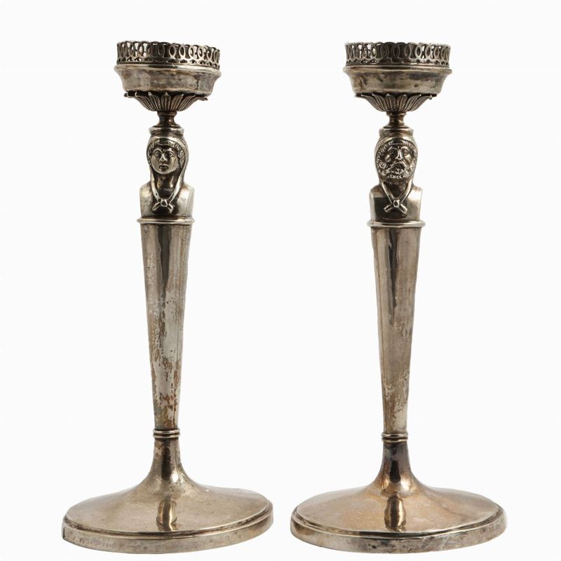 Coppia di candelieri in argento