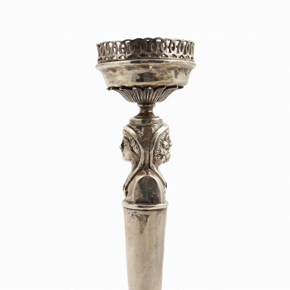 Coppia di candelieri in argento