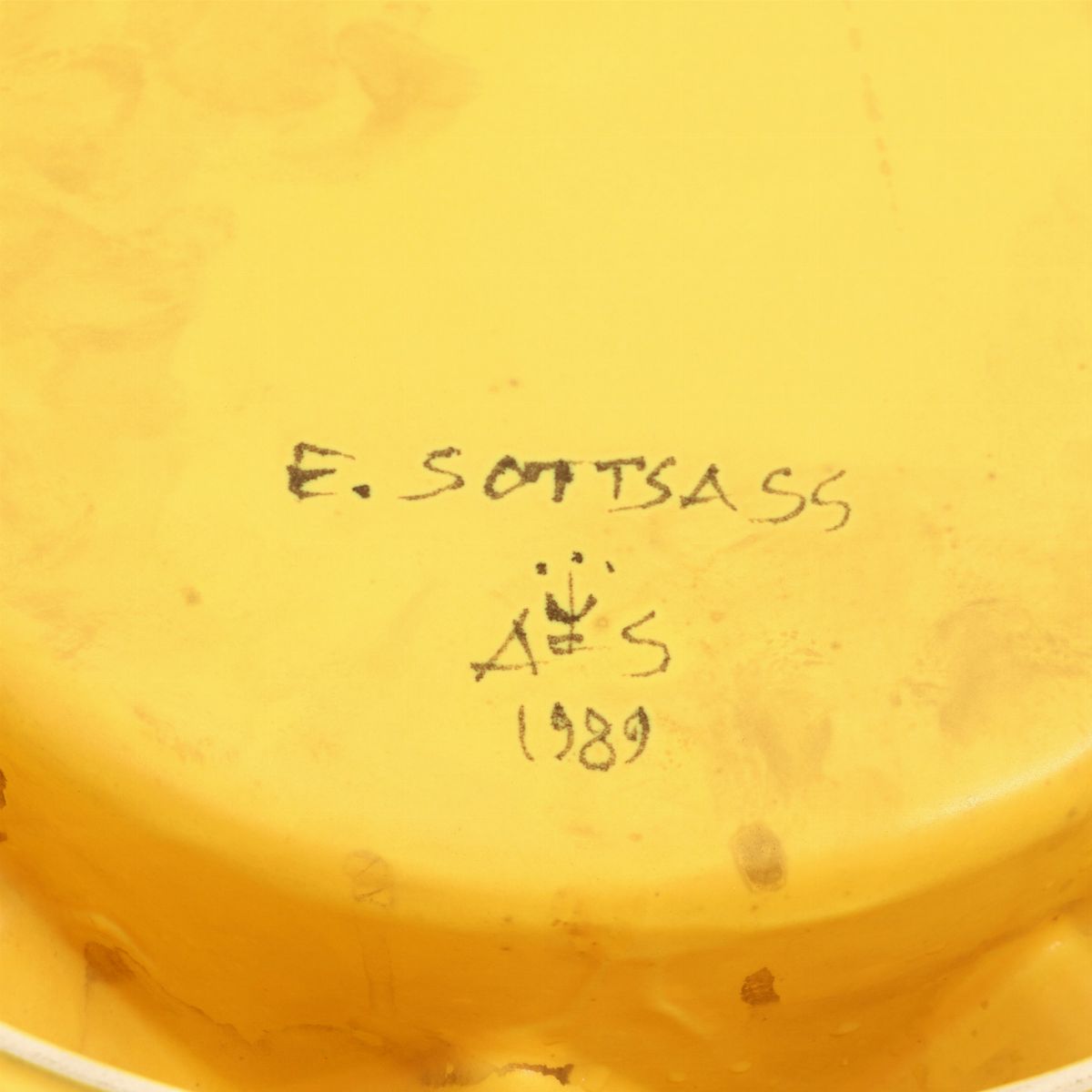 Fruttiera Camomilla in ceramica, produzione Alessio Sarri 1989