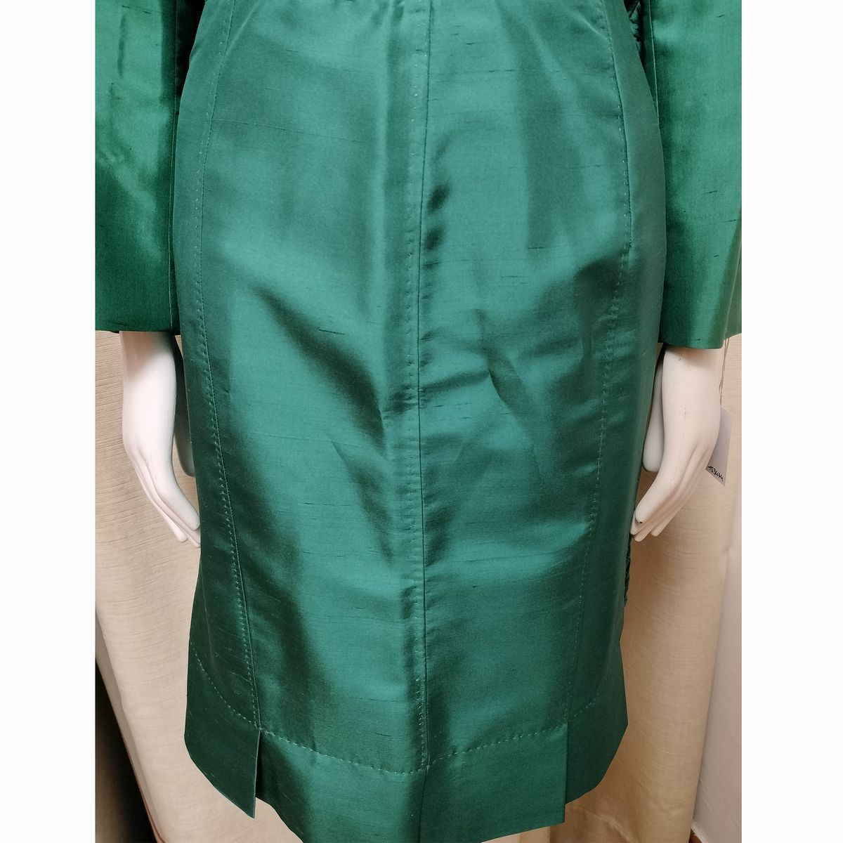 Brioni, Completo in shantung di seta verde