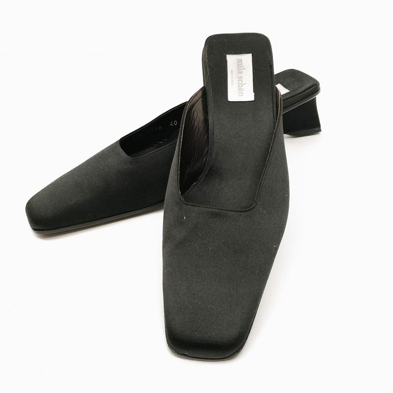 Mila Schon, sabot in raso nero
