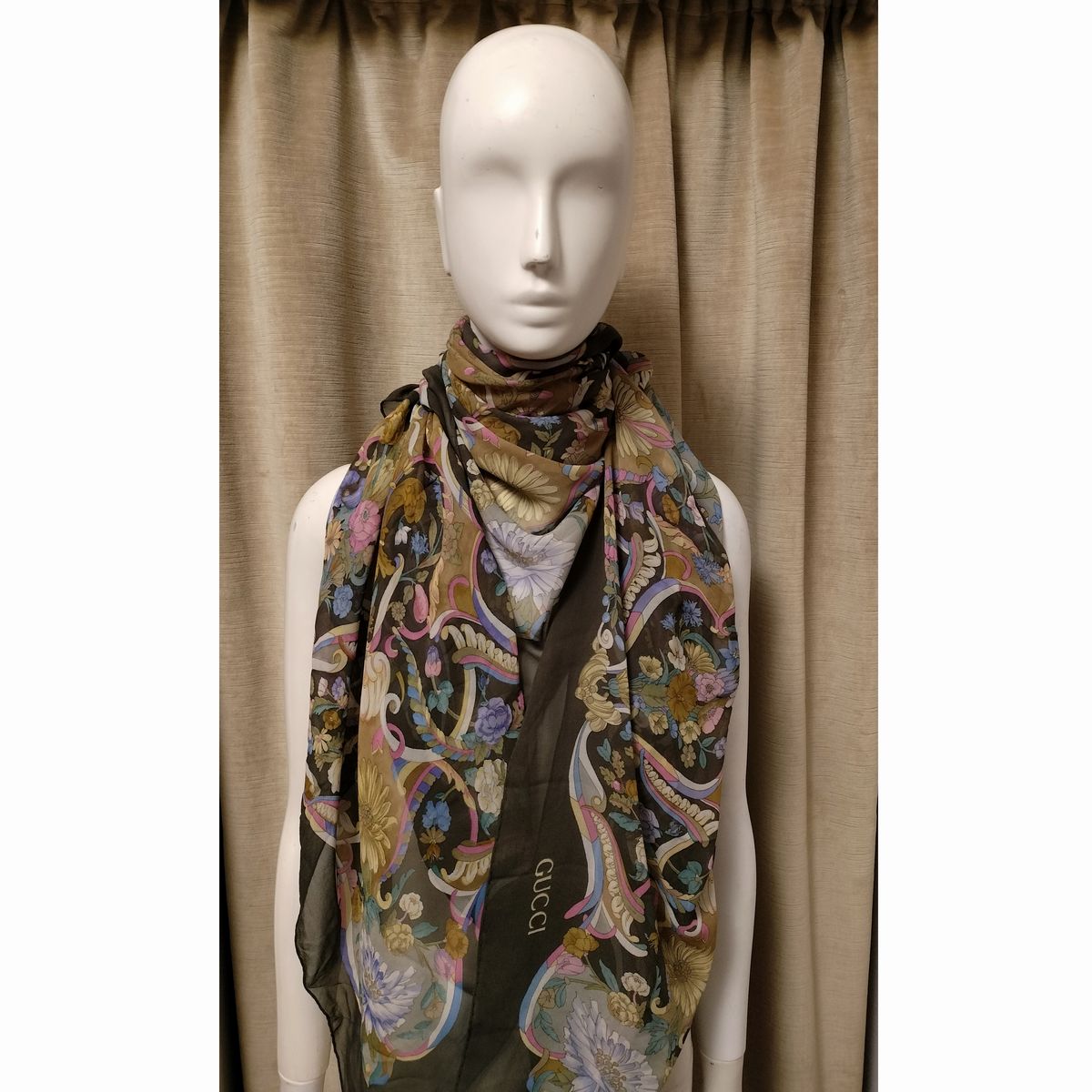Gucci, Due Foulard in Seta