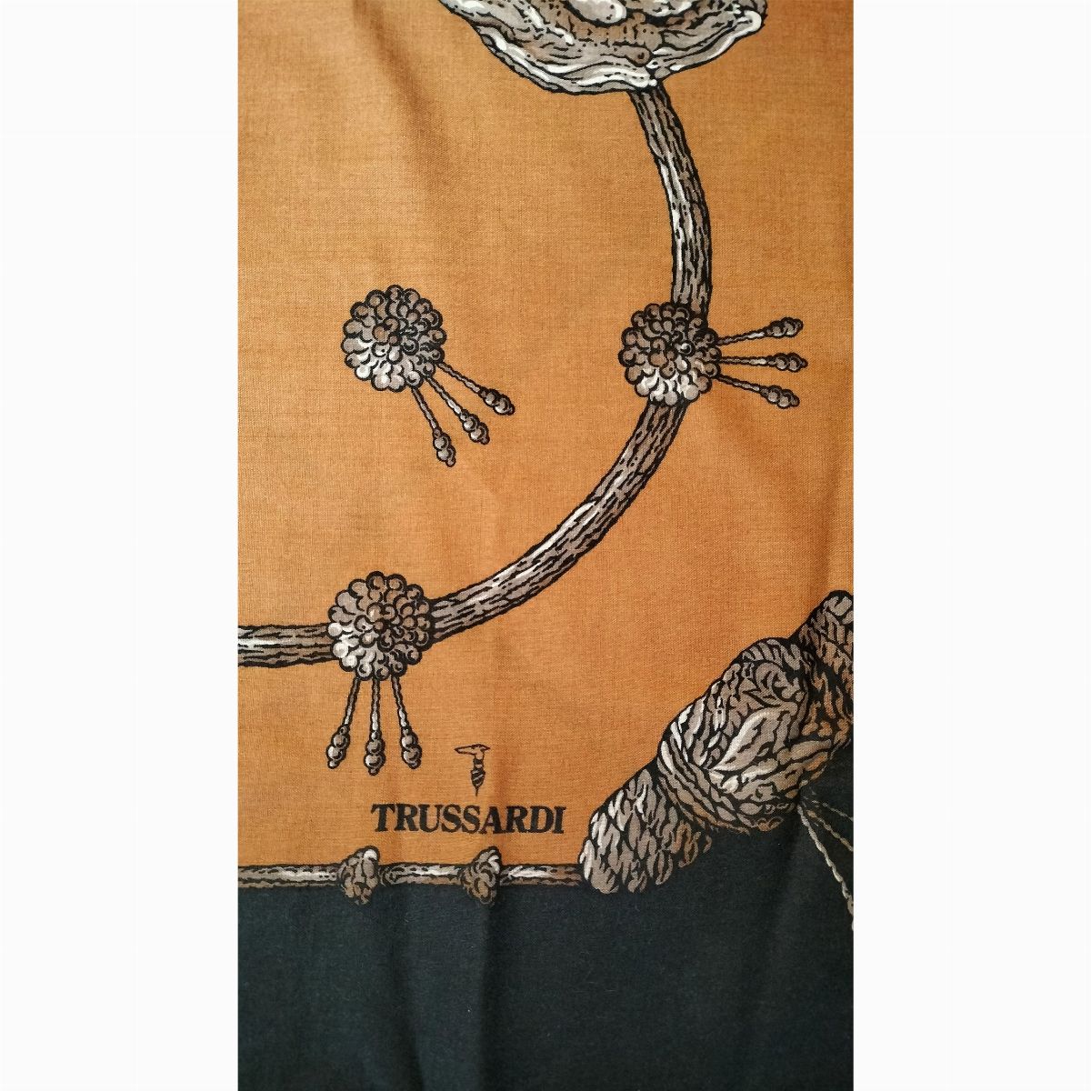 Gucci e Trussardi, Due Foulard in Lana