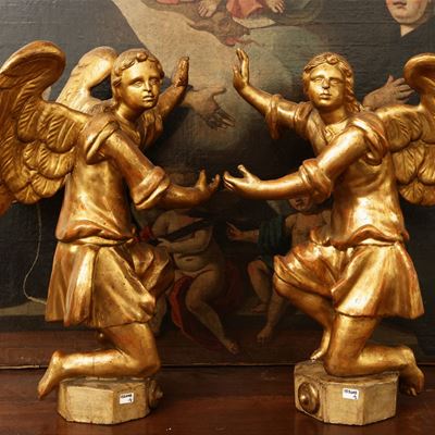 Coppia di Angeli in Legno Intagliato e Dorato