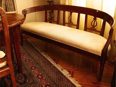 Divanetto a Pozzetto in Noce