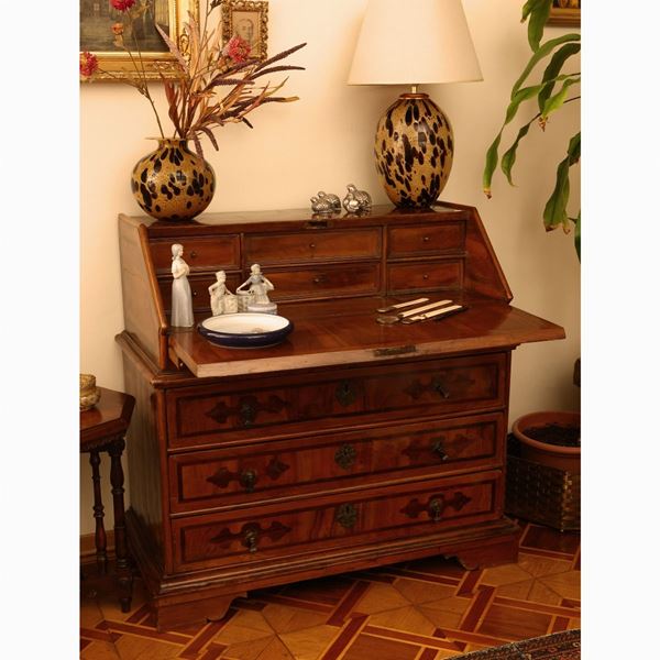 Small folding chest of drawers