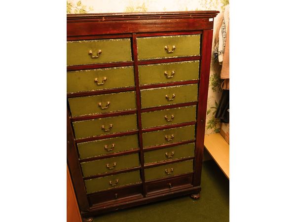 Mobile filing cabinet