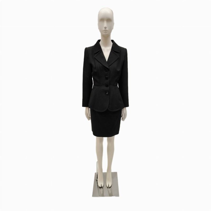 Yves Saint Laurent, Tailleur nero