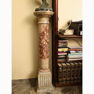 Colonna Portavasi in Varie Tipologie di Marmi