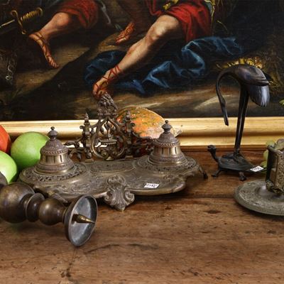 Lotto di Curiosità da Scrivania in Varie Tipologie di Metalli