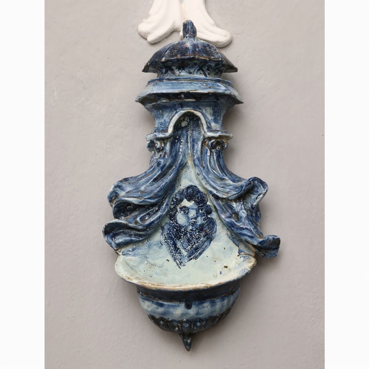 Coppia di Acquasantiere in Maiolica