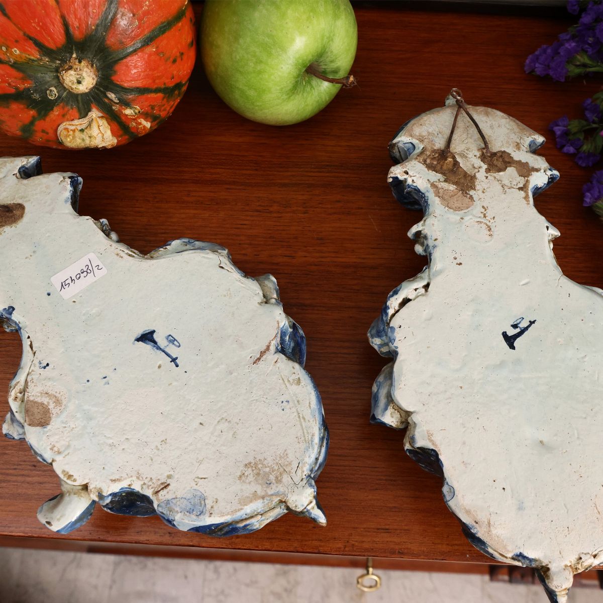 Coppia di Acquasantiere in Maiolica