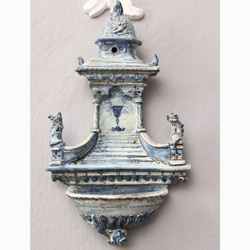 Coppia di Acquasantiere in Maiolica