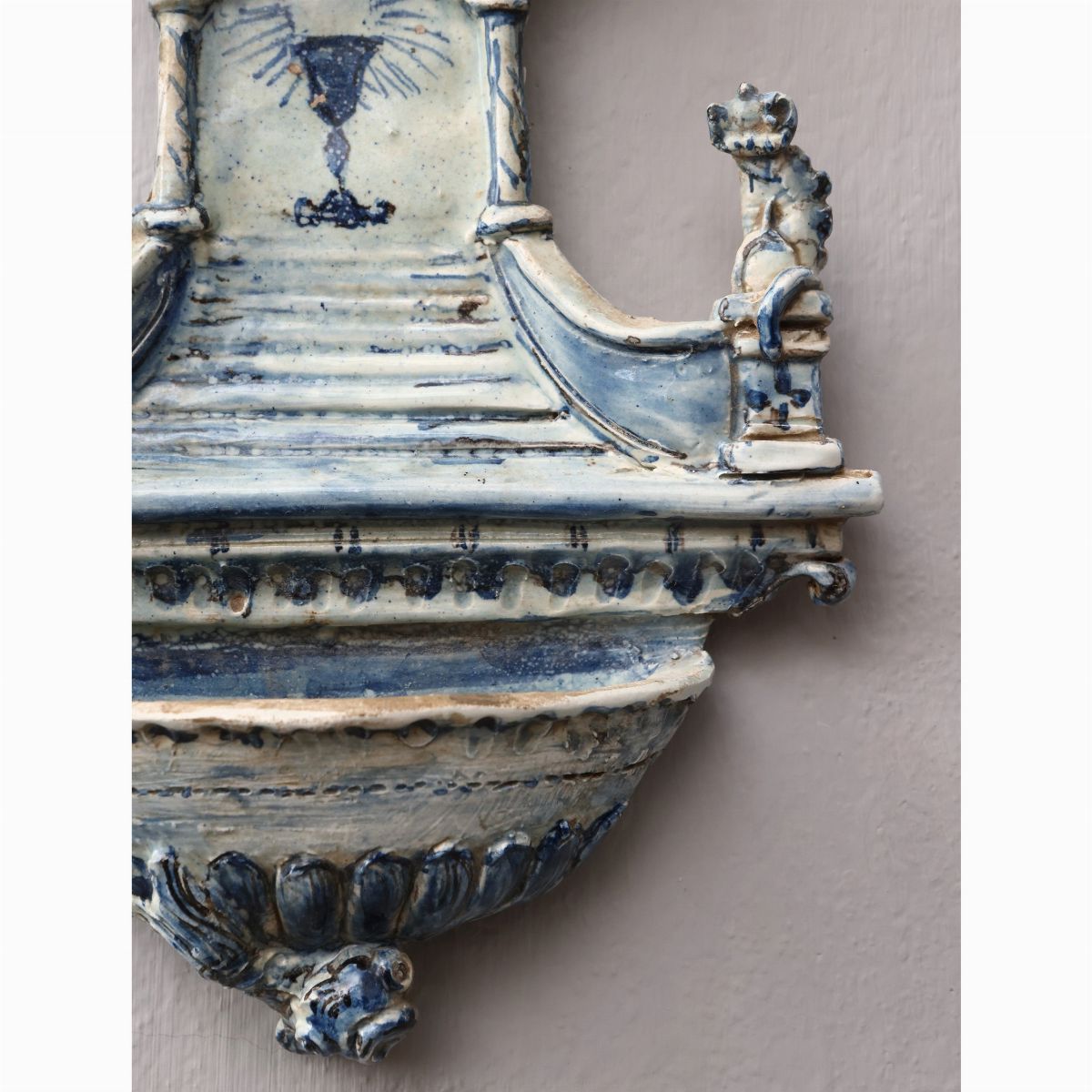 Coppia di Acquasantiere in Maiolica