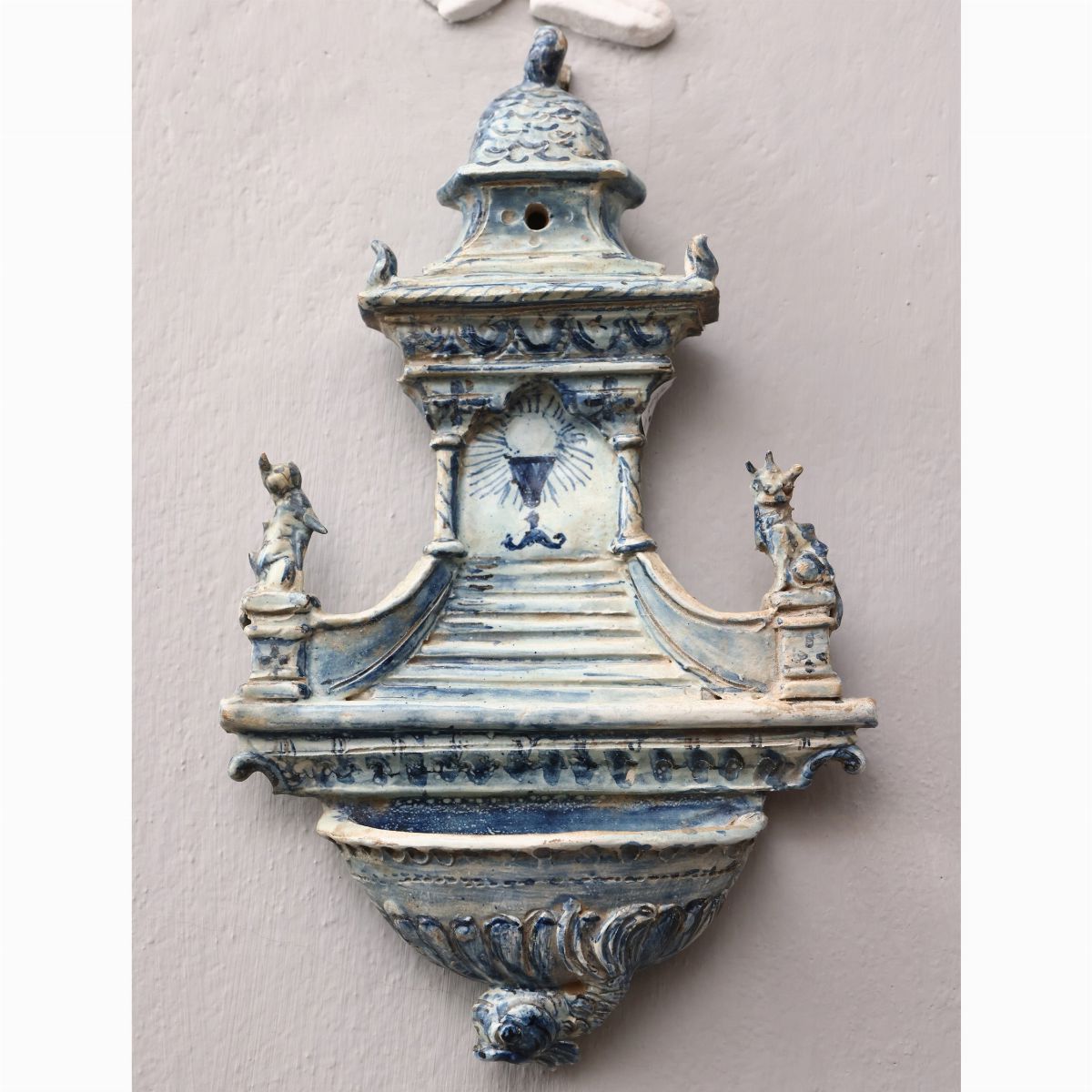 Coppia di Acquasantiere in Maiolica