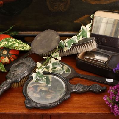 Lotto di Accessori da Toilette D'epoca