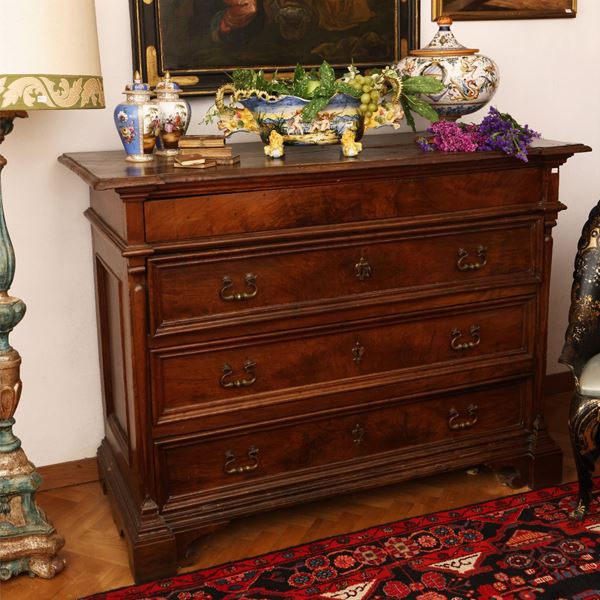 Walnut chest of drawers
