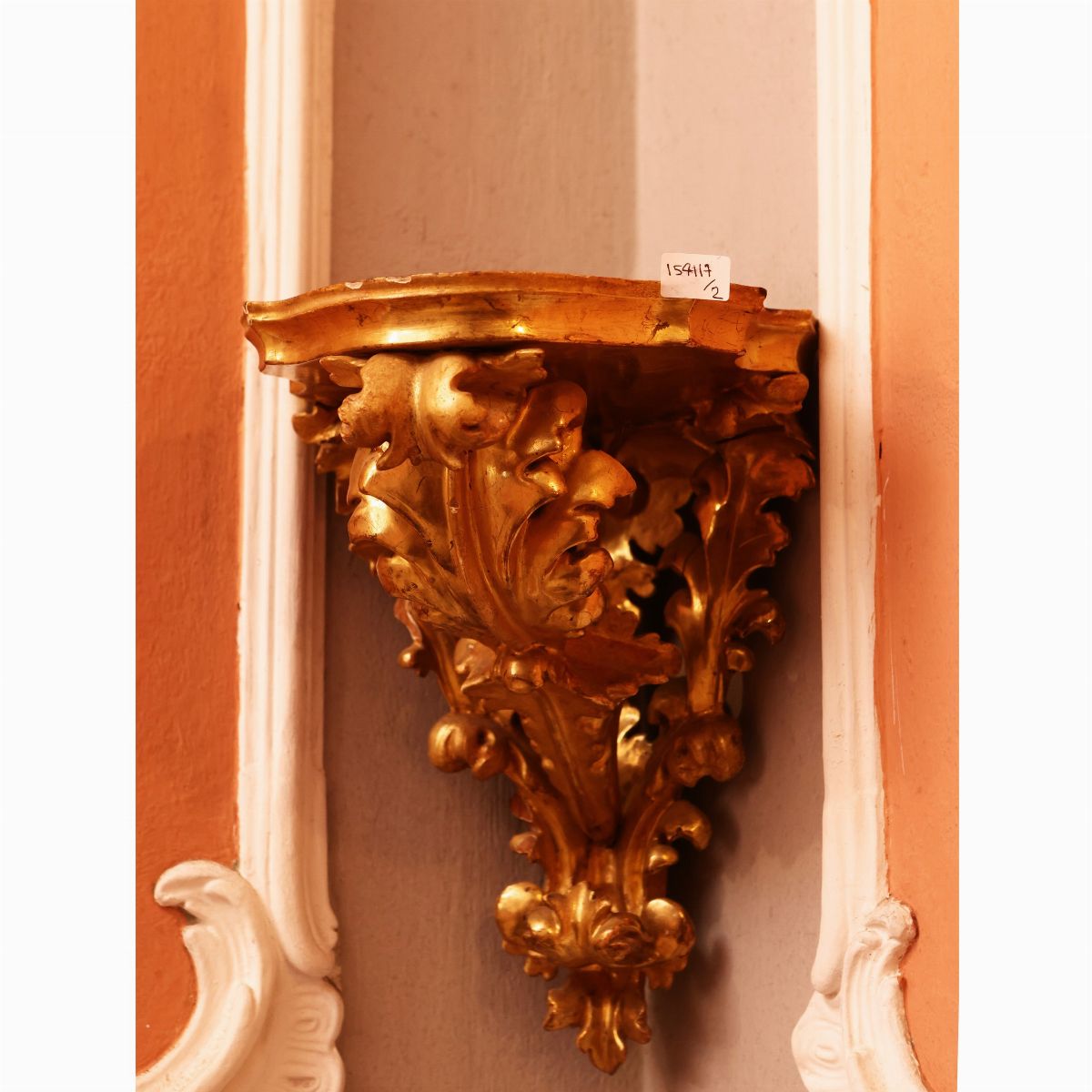 Coppia di Mensoline Angolari in Legno Dorato