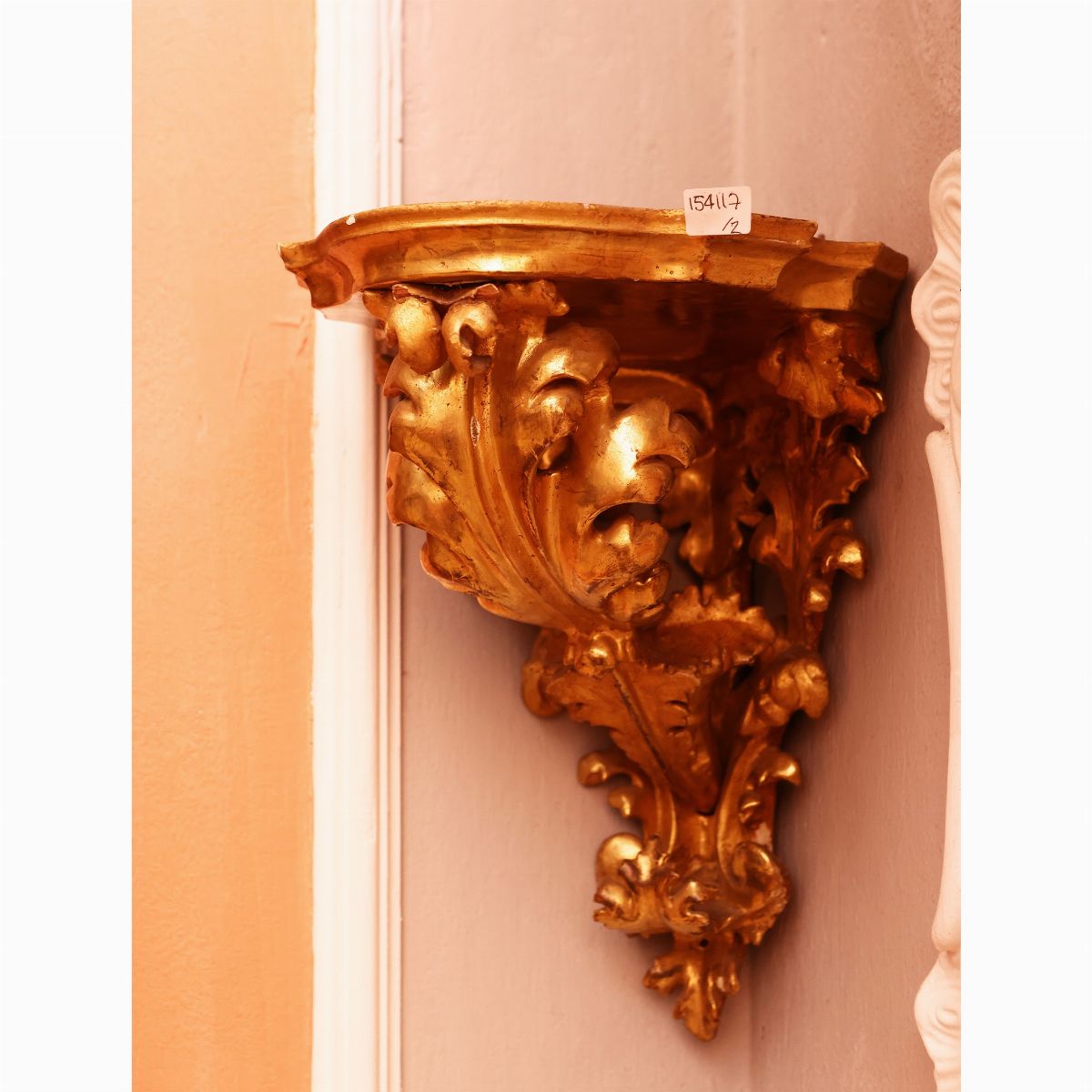 Coppia di Mensoline Angolari in Legno Dorato