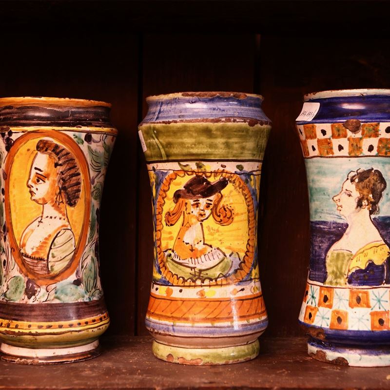 Lotto di Tre Albarelli D'epoca in Maiolica