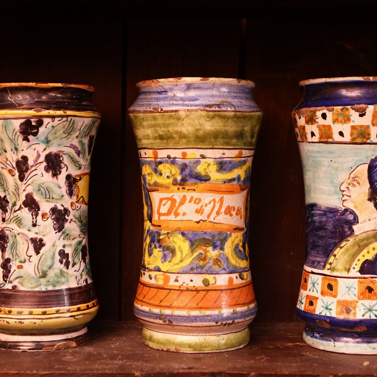 Lotto di Tre Albarelli D'epoca in Maiolica