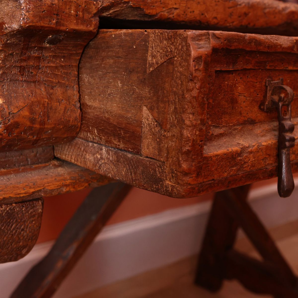 Scrittoio in Noce e Legno Tenero