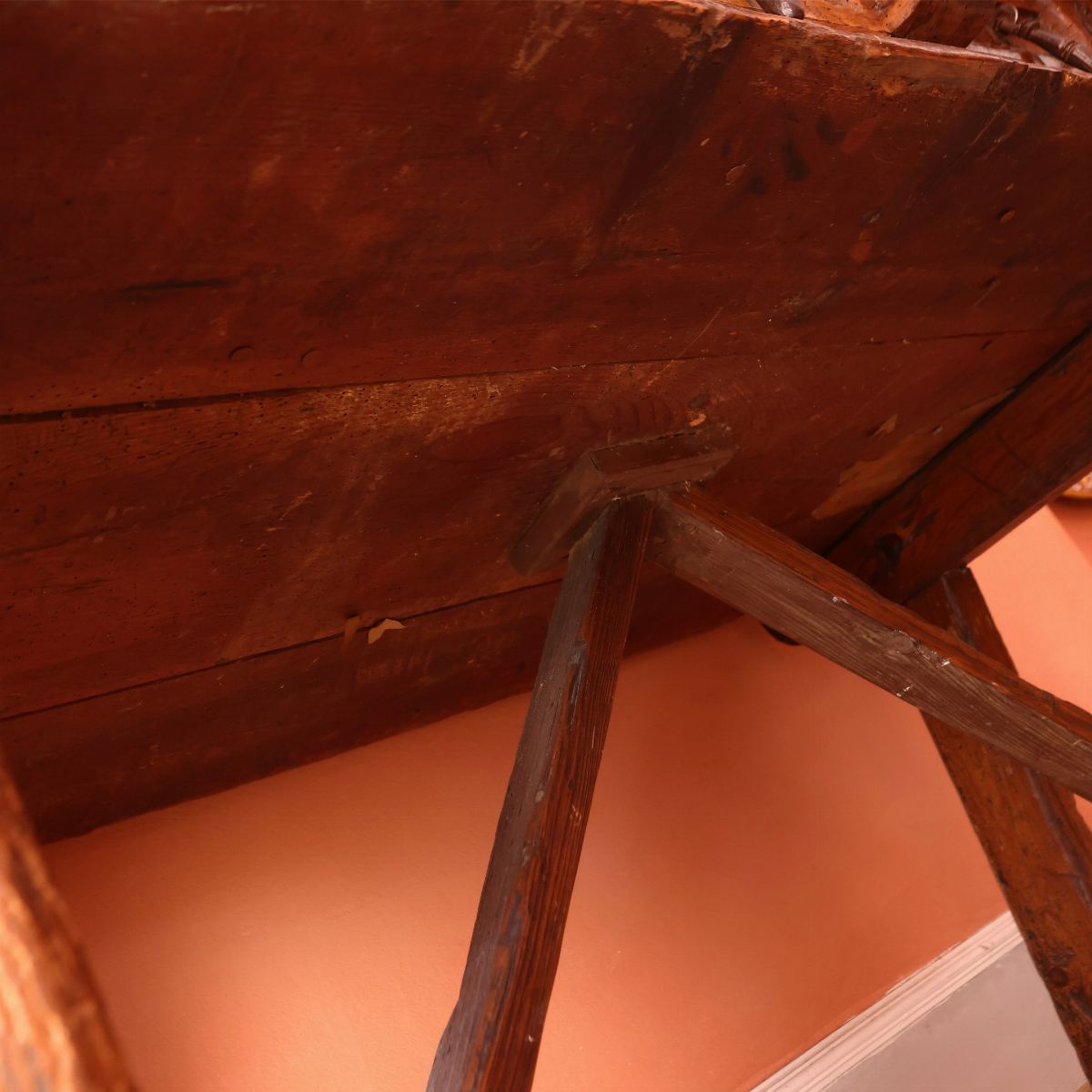 Scrittoio in Noce e Legno Tenero
