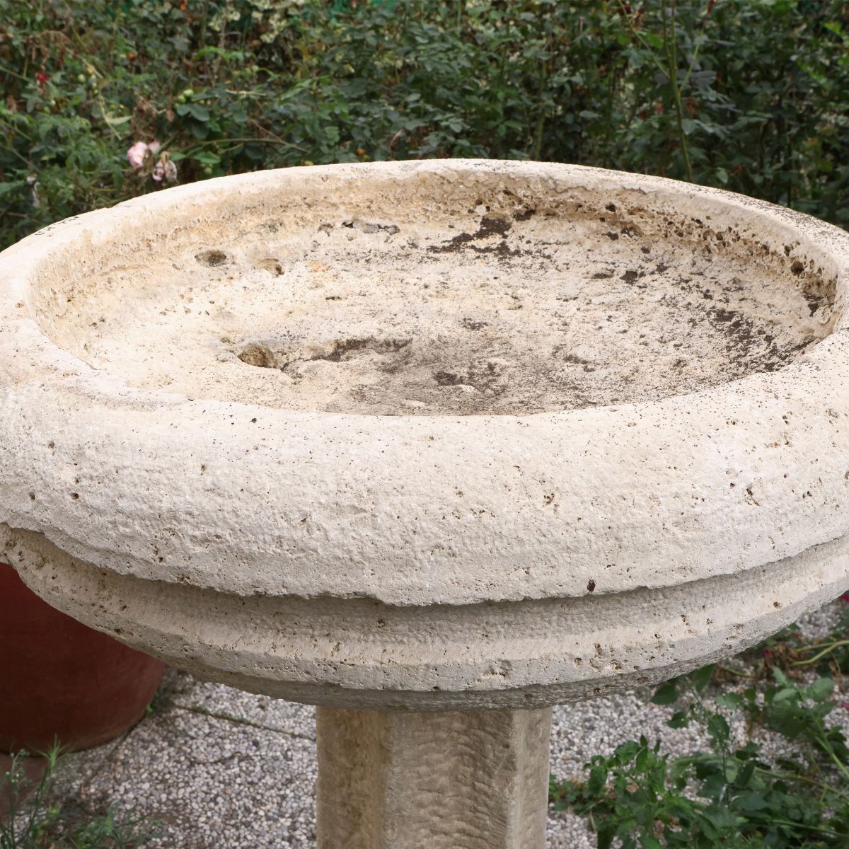 Acquasantiera in Pietra Leccese