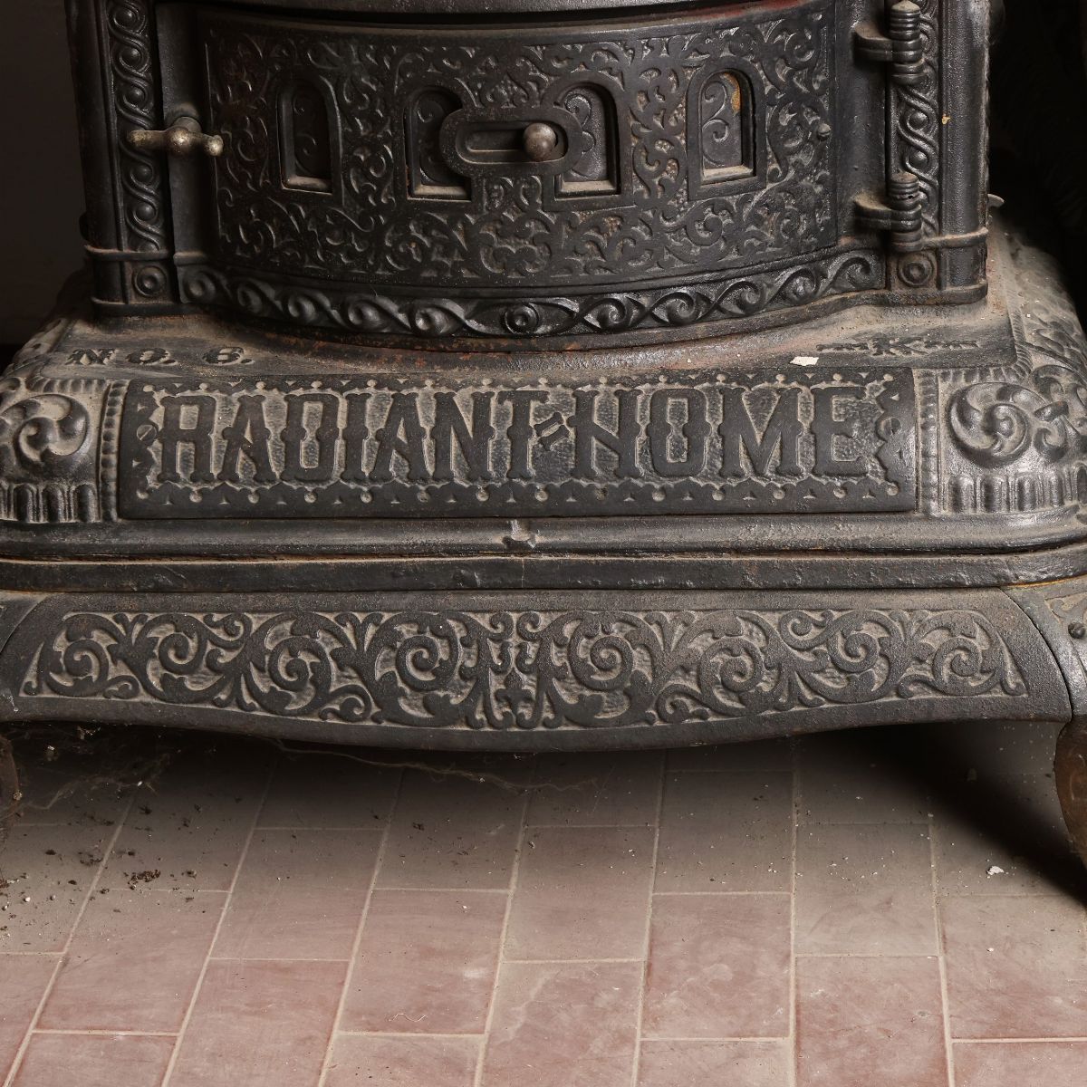 Grande Stufa in Ghisa, Radiant Home, Germer Stove Co. Erie Pa