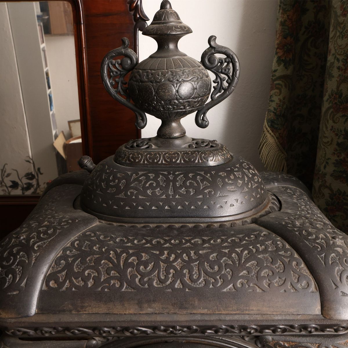 Grande Stufa in Ghisa, Radiant Home, Germer Stove Co. Erie Pa
