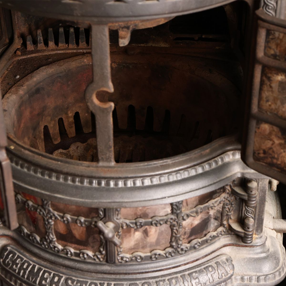 Grande Stufa in Ghisa, Radiant Home, Germer Stove Co. Erie Pa
